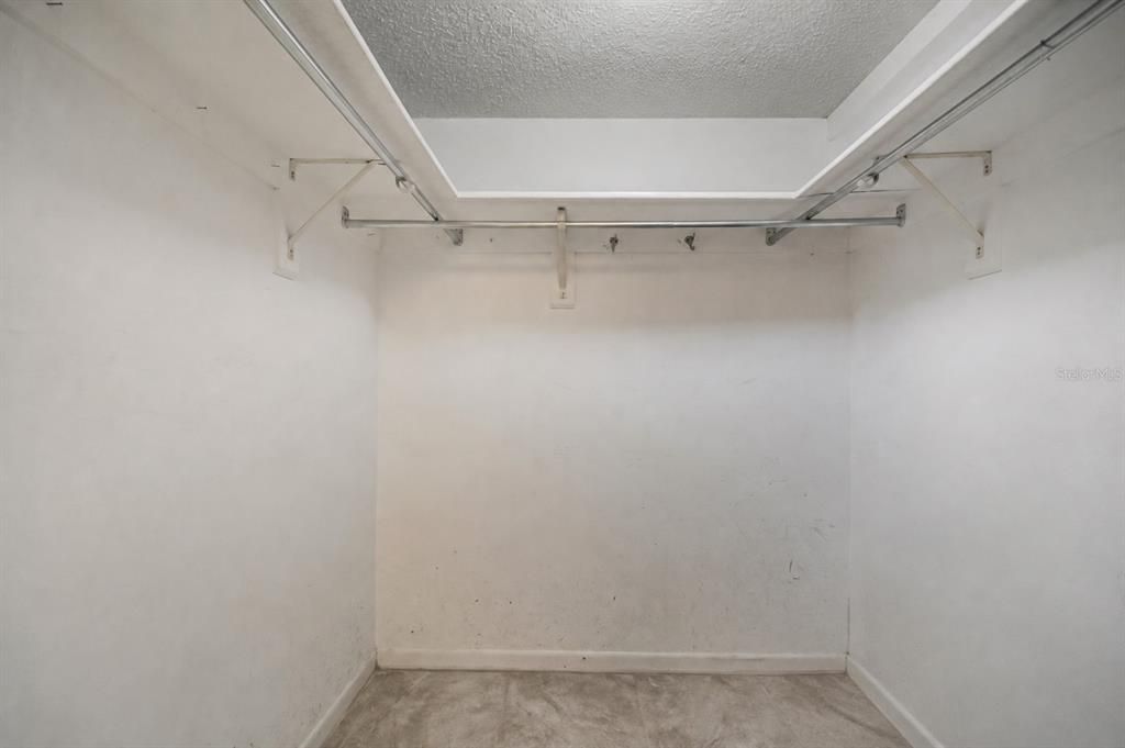 For Sale: $139,900 (2 beds, 2 baths, 1341 Square Feet)