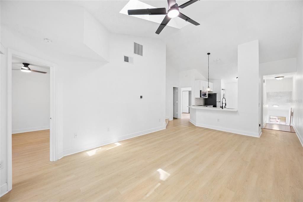 For Rent: $2,200 (3 beds, 3 baths, 1185 Square Feet)