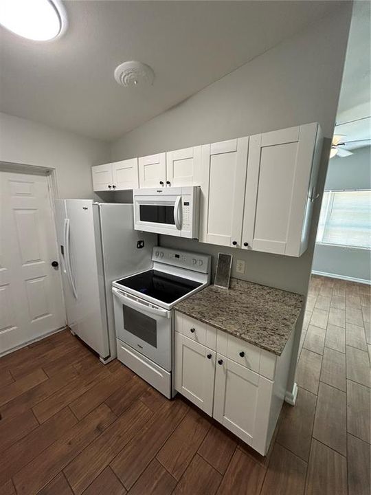For Rent: $1,775 (2 beds, 1 baths, 800 Square Feet)