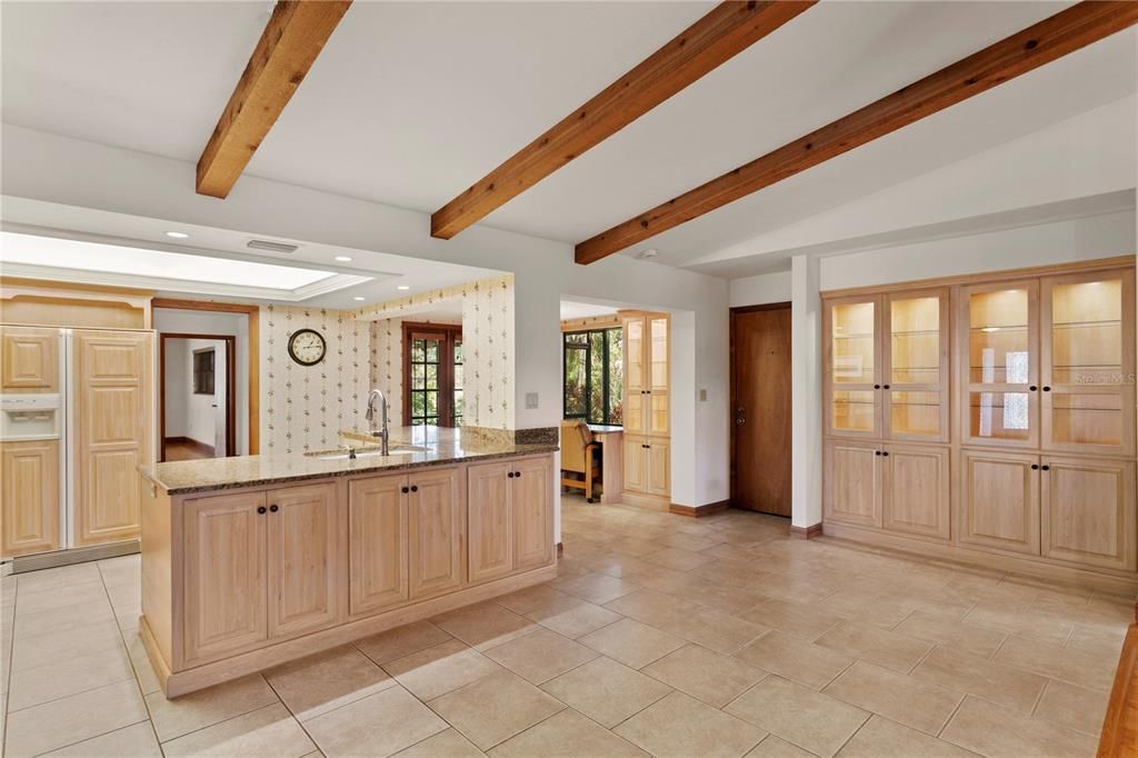 For Rent: $6,000 (3 beds, 2 baths, 2550 Square Feet)