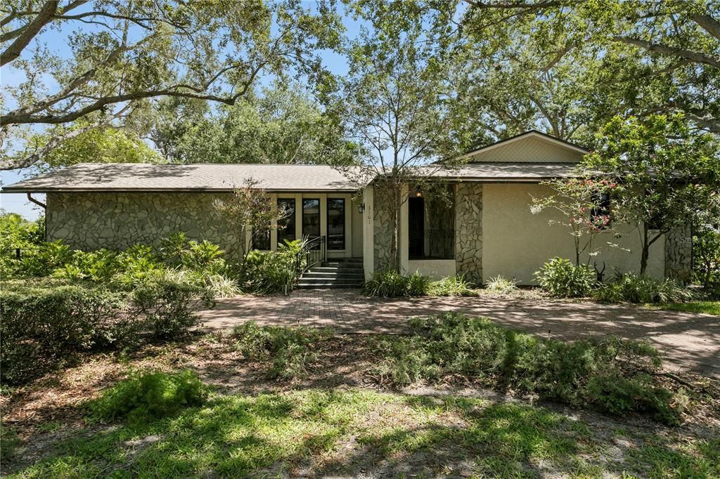 For Rent: $6,000 (3 beds, 2 baths, 2550 Square Feet)