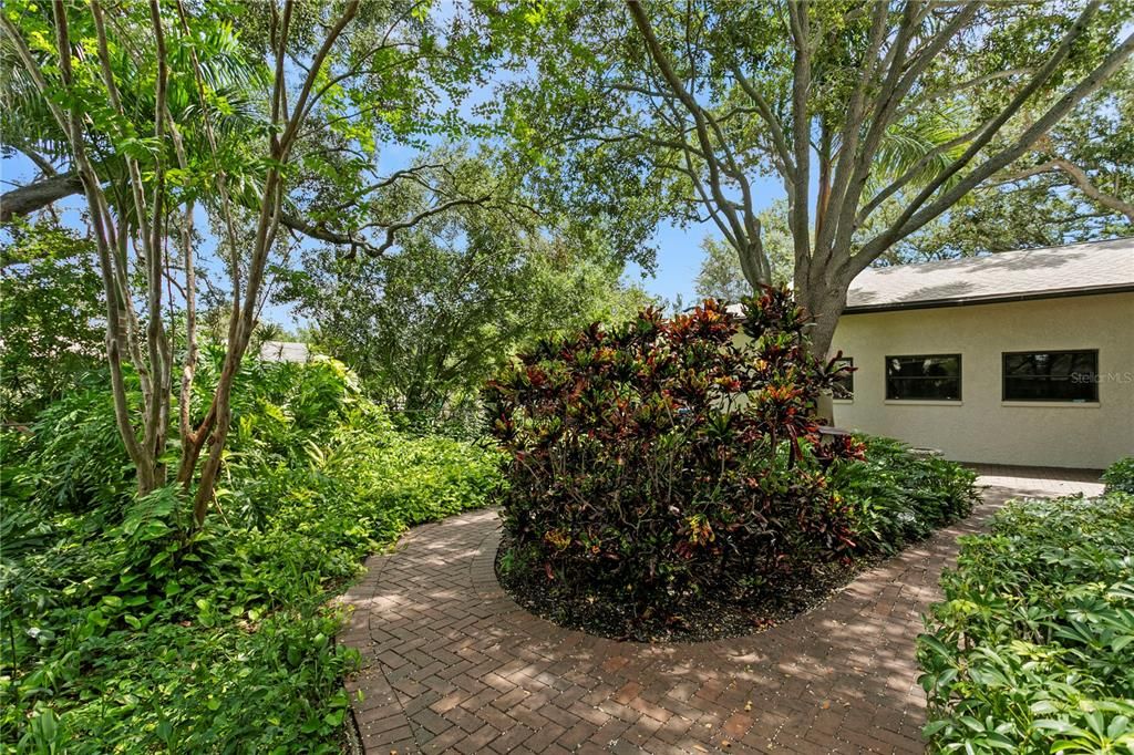For Rent: $6,000 (3 beds, 2 baths, 2550 Square Feet)