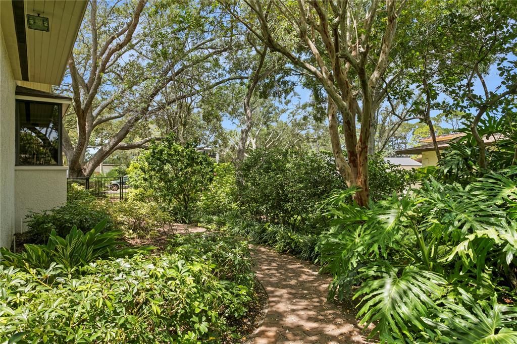 For Rent: $6,000 (3 beds, 2 baths, 2550 Square Feet)