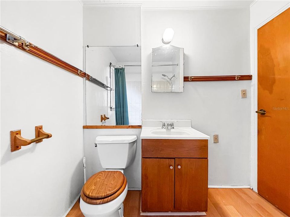 En Venta: $375,000 (4 camas, 2 baños, 832 Pies cuadrados)
