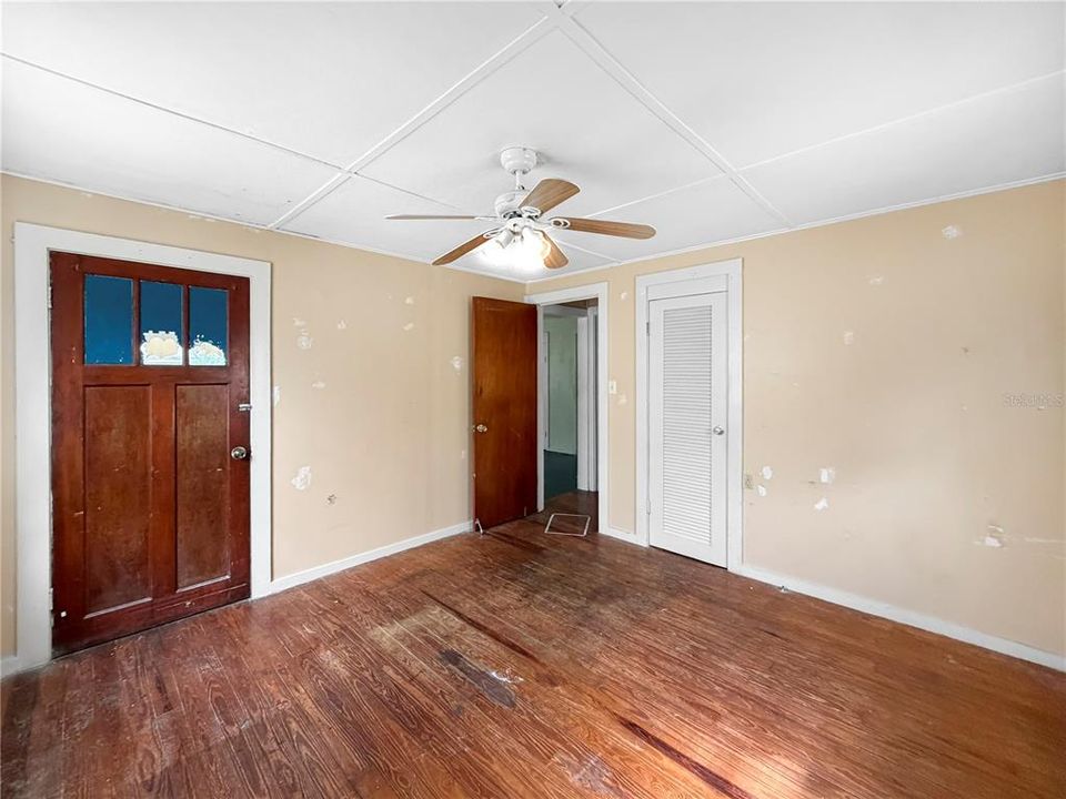 En Venta: $375,000 (4 camas, 2 baños, 832 Pies cuadrados)