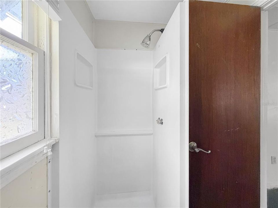 En Venta: $375,000 (4 camas, 2 baños, 832 Pies cuadrados)