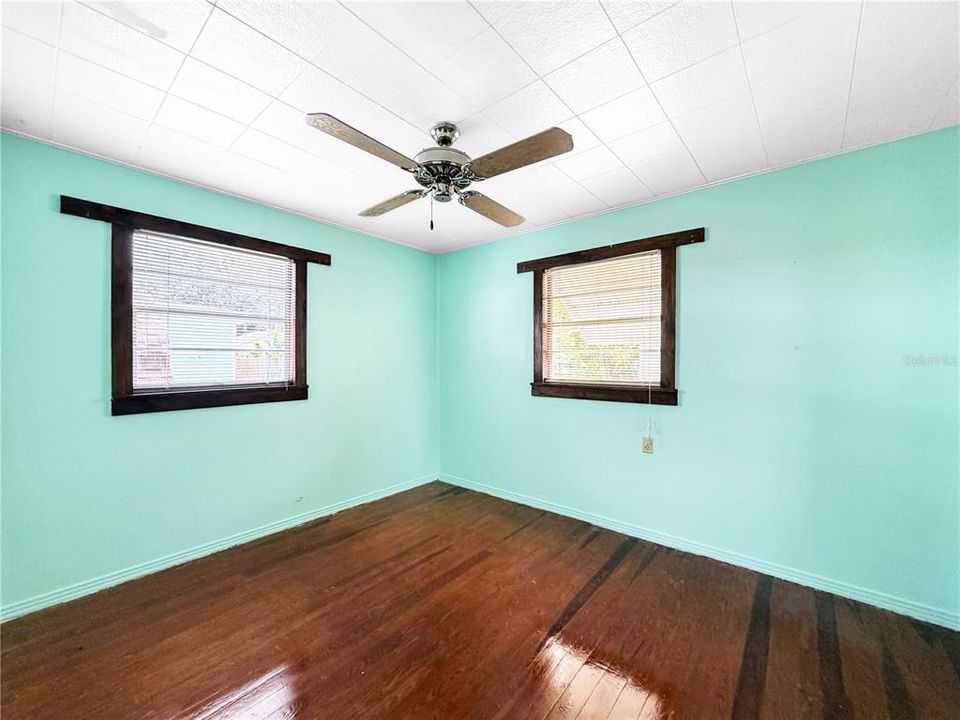 En Venta: $375,000 (4 camas, 2 baños, 832 Pies cuadrados)