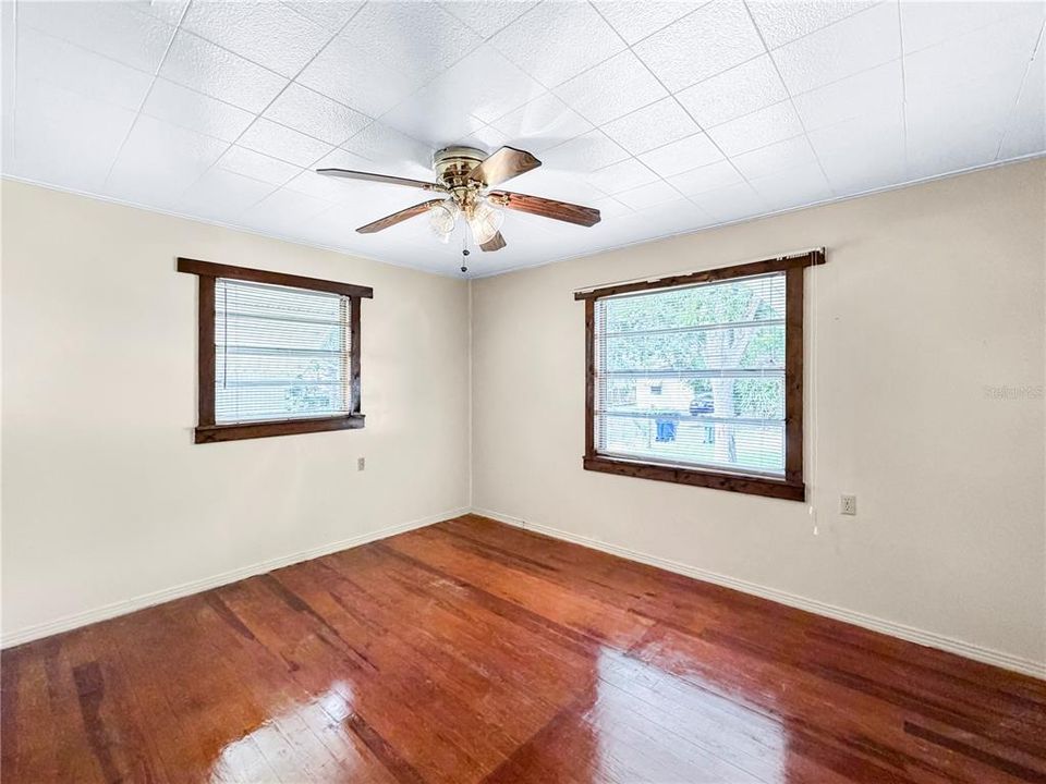 En Venta: $375,000 (4 camas, 2 baños, 832 Pies cuadrados)