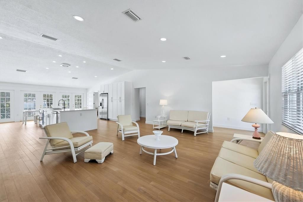 For Sale: $1,300,000 (2 beds, 2 baths, 1979 Square Feet)