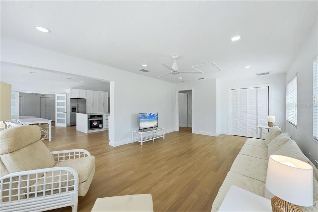 For Sale: $1,300,000 (2 beds, 2 baths, 1979 Square Feet)