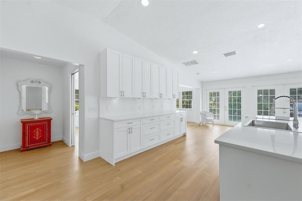 For Sale: $1,300,000 (2 beds, 2 baths, 1979 Square Feet)
