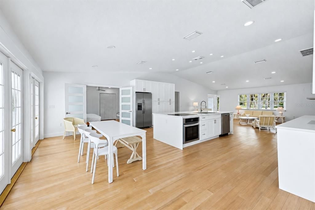 For Sale: $1,300,000 (2 beds, 2 baths, 1979 Square Feet)