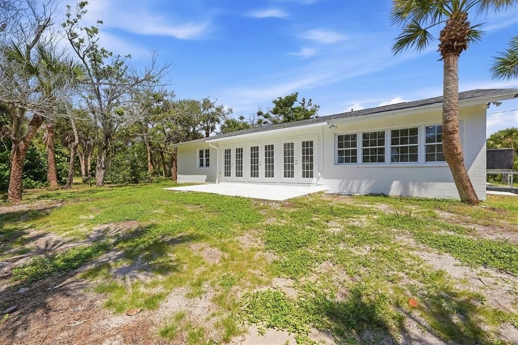 For Sale: $1,300,000 (2 beds, 2 baths, 1979 Square Feet)