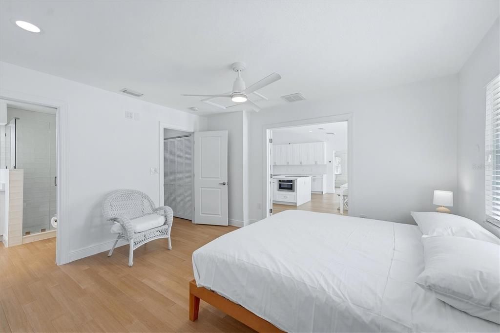 For Sale: $1,300,000 (2 beds, 2 baths, 1979 Square Feet)