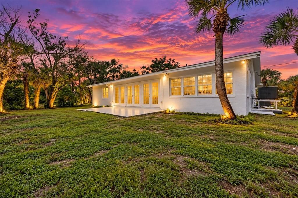 For Sale: $1,300,000 (2 beds, 2 baths, 1979 Square Feet)