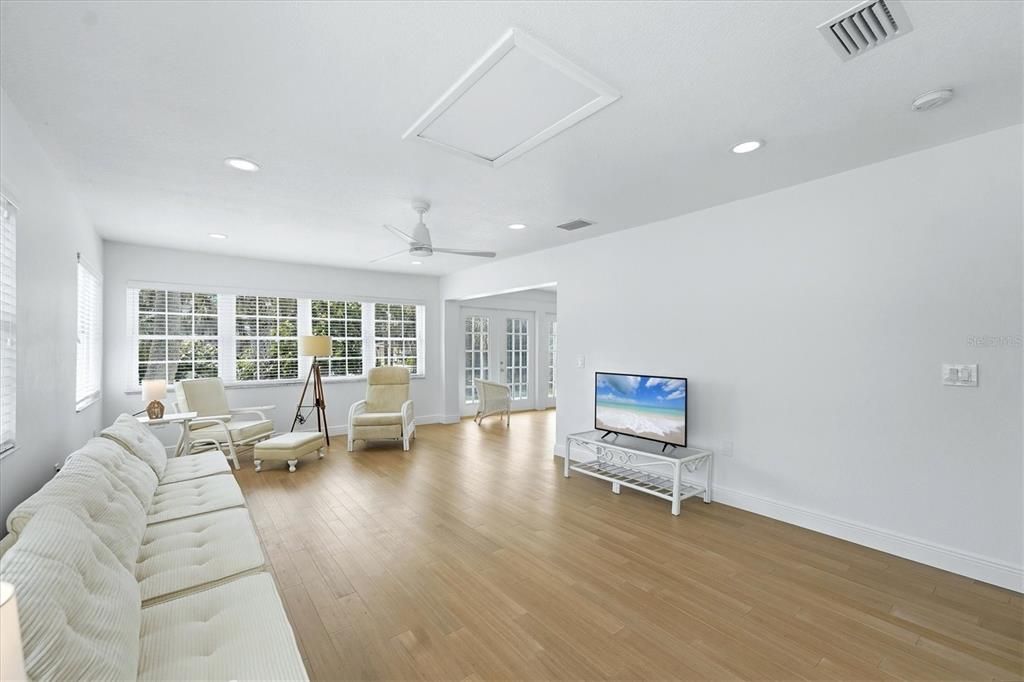 For Sale: $1,300,000 (2 beds, 2 baths, 1979 Square Feet)