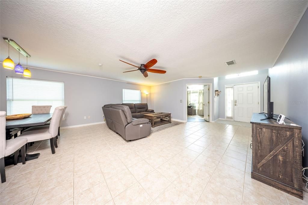 For Sale: $399,900 (3 beds, 2 baths, 1550 Square Feet)