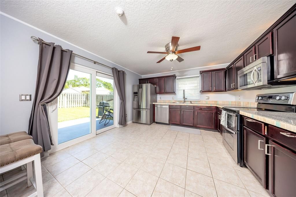 For Sale: $399,900 (3 beds, 2 baths, 1550 Square Feet)