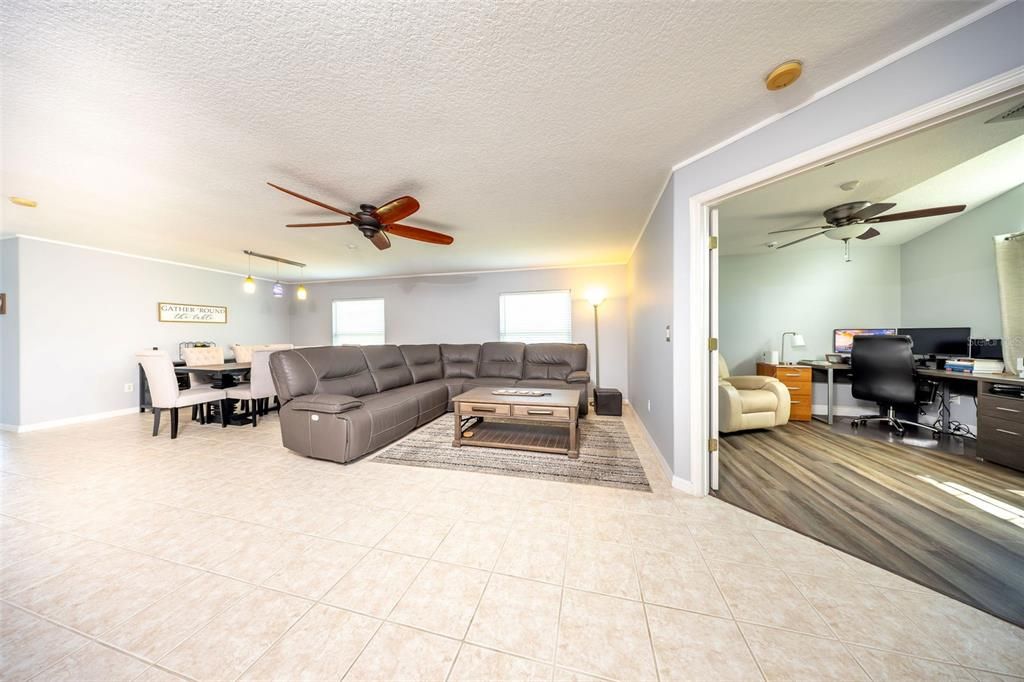 For Sale: $399,900 (3 beds, 2 baths, 1550 Square Feet)