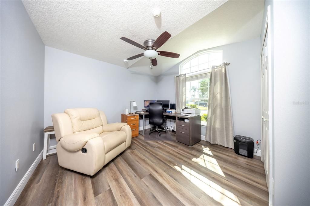For Sale: $399,900 (3 beds, 2 baths, 1550 Square Feet)
