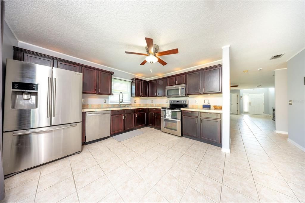 For Sale: $399,900 (3 beds, 2 baths, 1550 Square Feet)