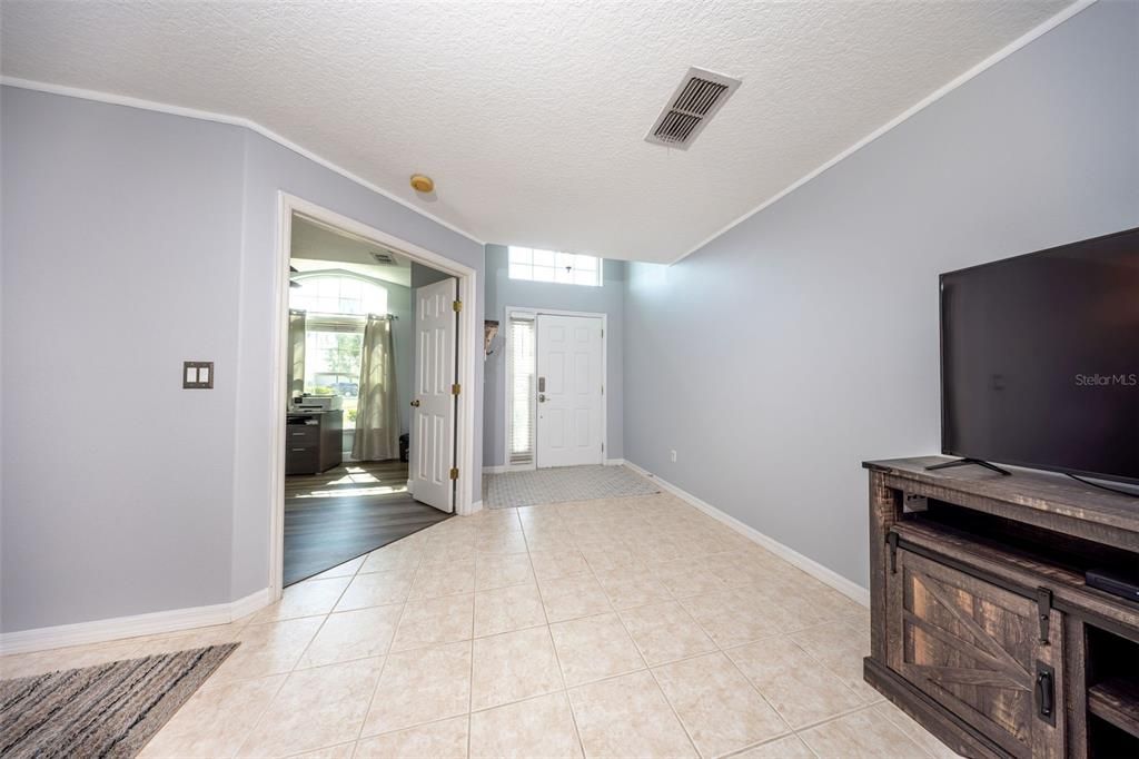 For Sale: $399,900 (3 beds, 2 baths, 1550 Square Feet)