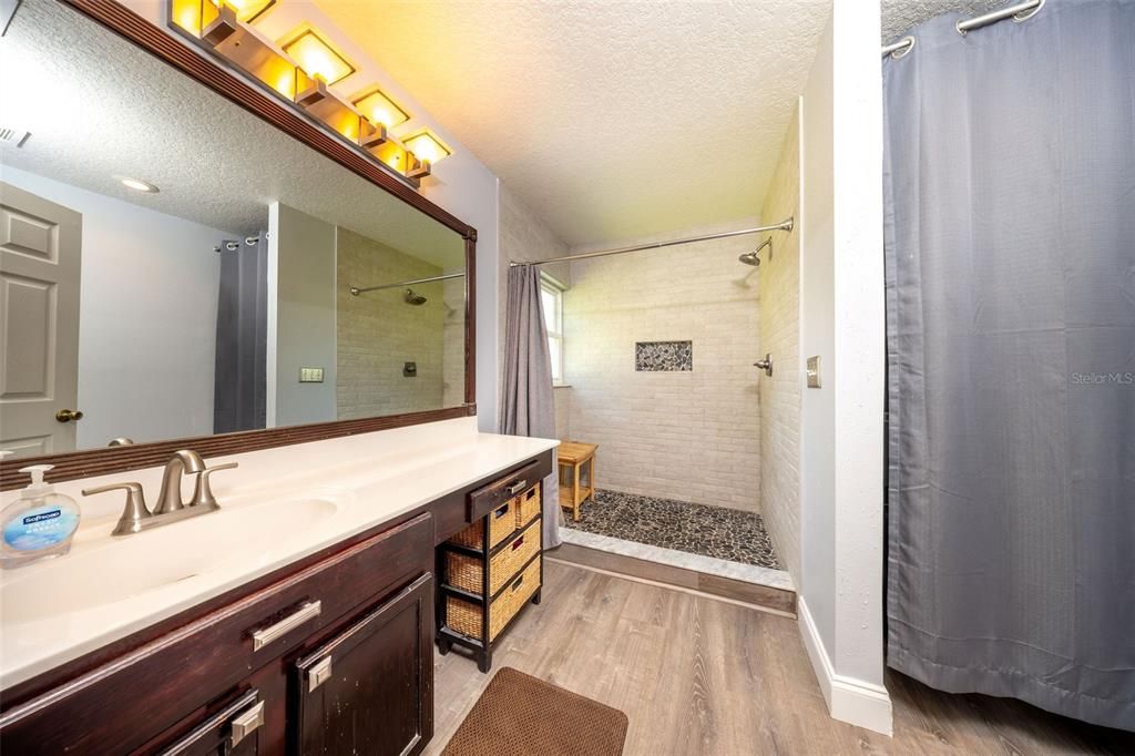 For Sale: $399,900 (3 beds, 2 baths, 1550 Square Feet)