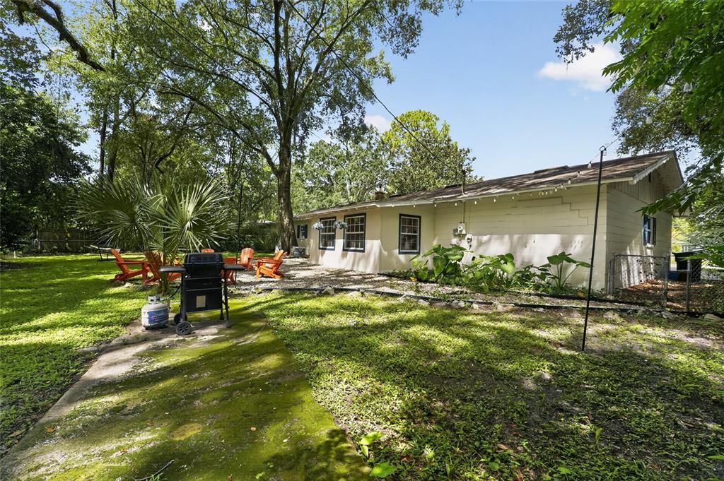For Sale: $395,000 (4 beds, 2 baths, 1886 Square Feet)
