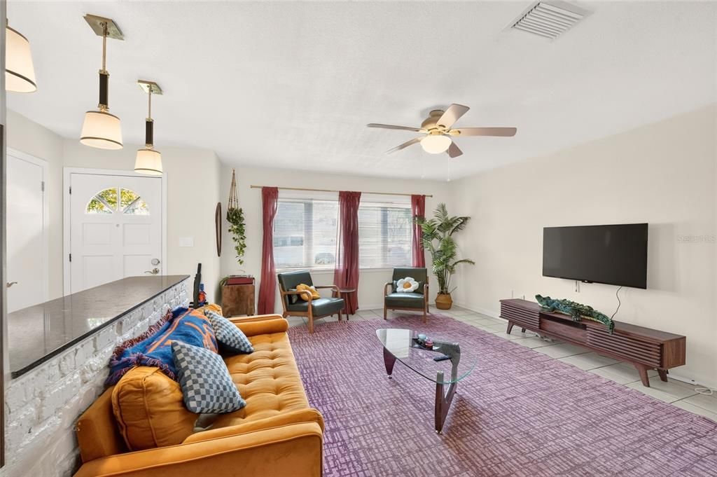 For Sale: $395,000 (4 beds, 2 baths, 1886 Square Feet)