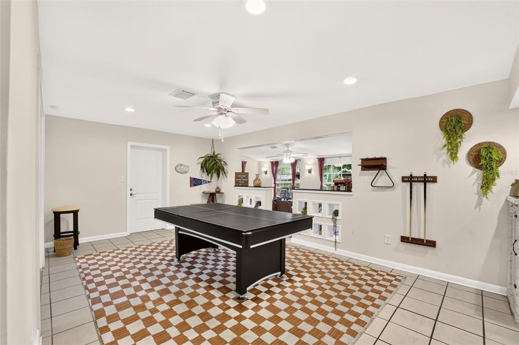 For Sale: $395,000 (4 beds, 2 baths, 1886 Square Feet)