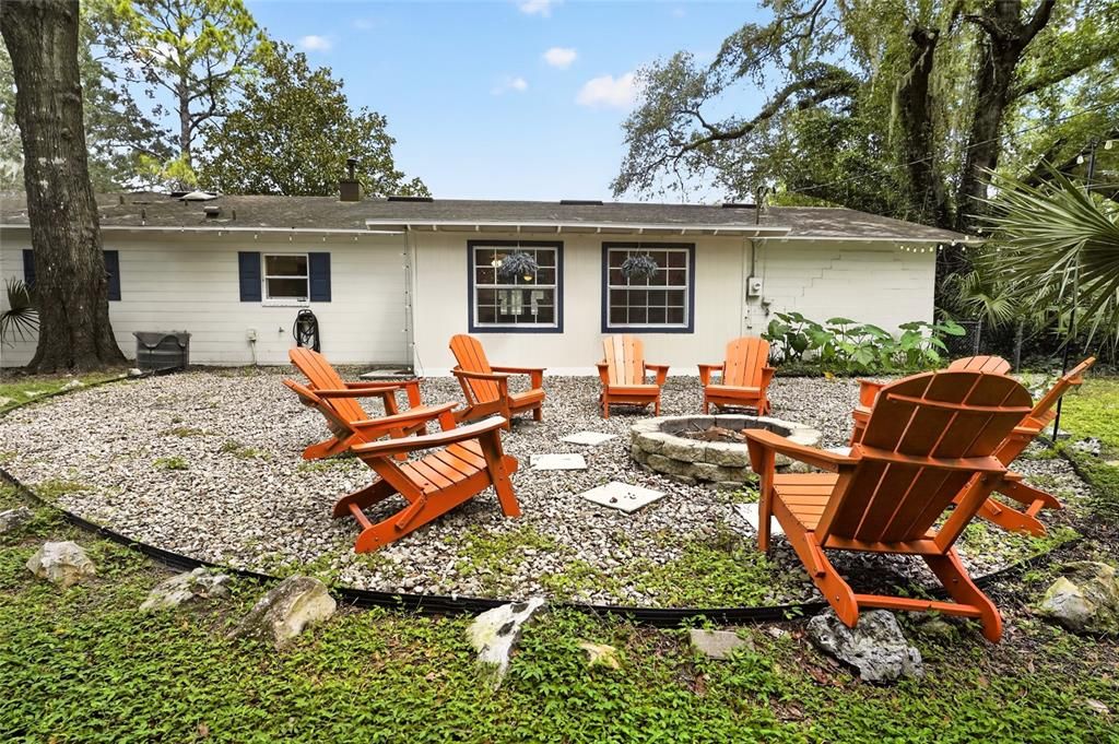 For Sale: $395,000 (4 beds, 2 baths, 1886 Square Feet)