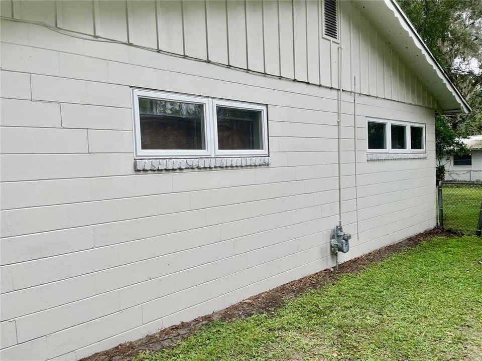 For Sale: $395,000 (4 beds, 2 baths, 1886 Square Feet)
