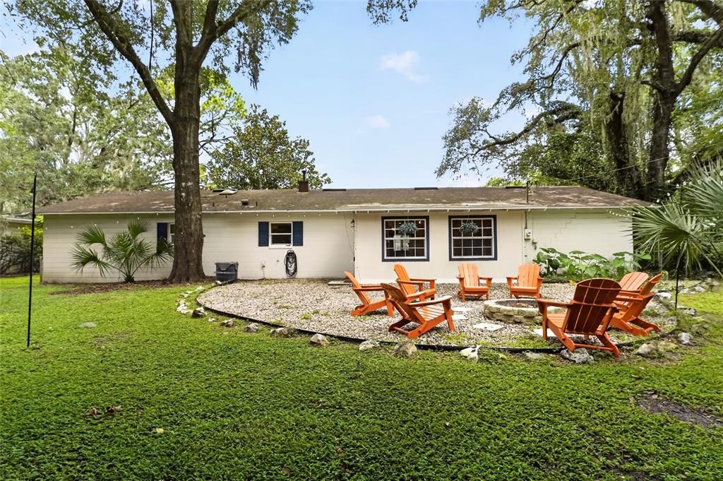 For Sale: $395,000 (4 beds, 2 baths, 1886 Square Feet)