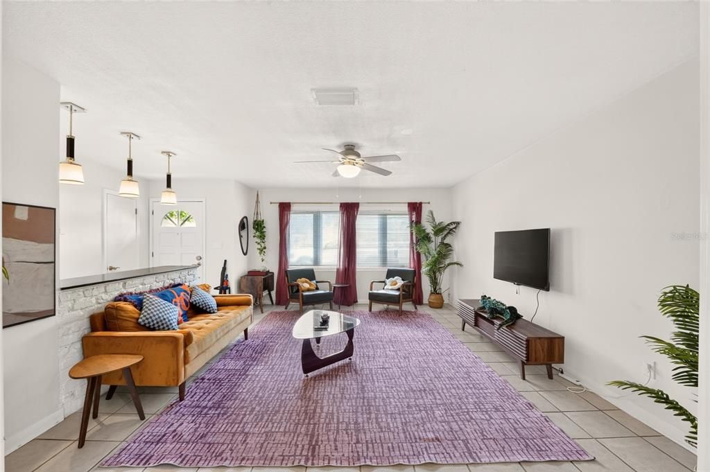 For Sale: $395,000 (4 beds, 2 baths, 1886 Square Feet)