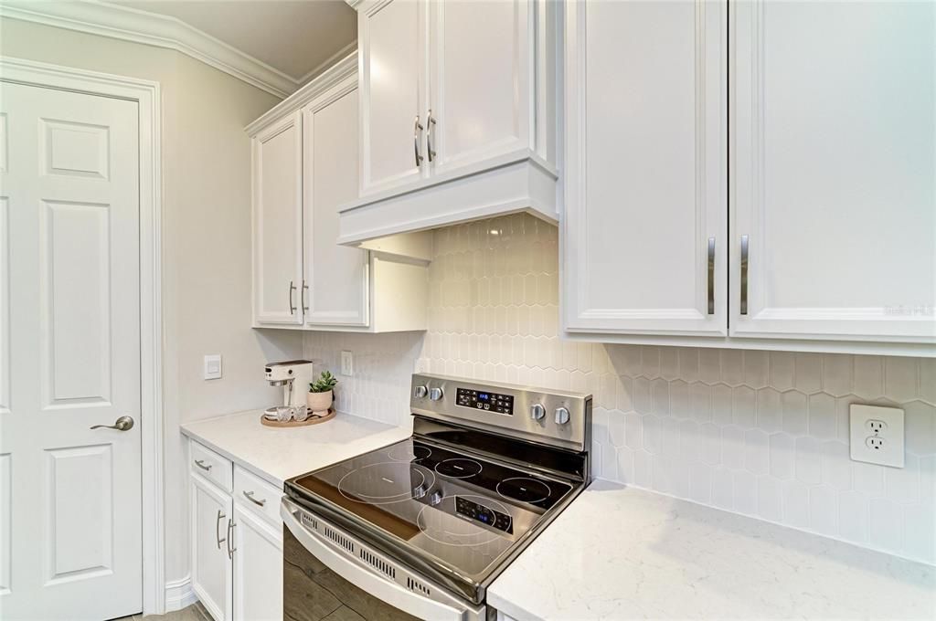 For Sale: $499,900 (3 beds, 2 baths, 1988 Square Feet)