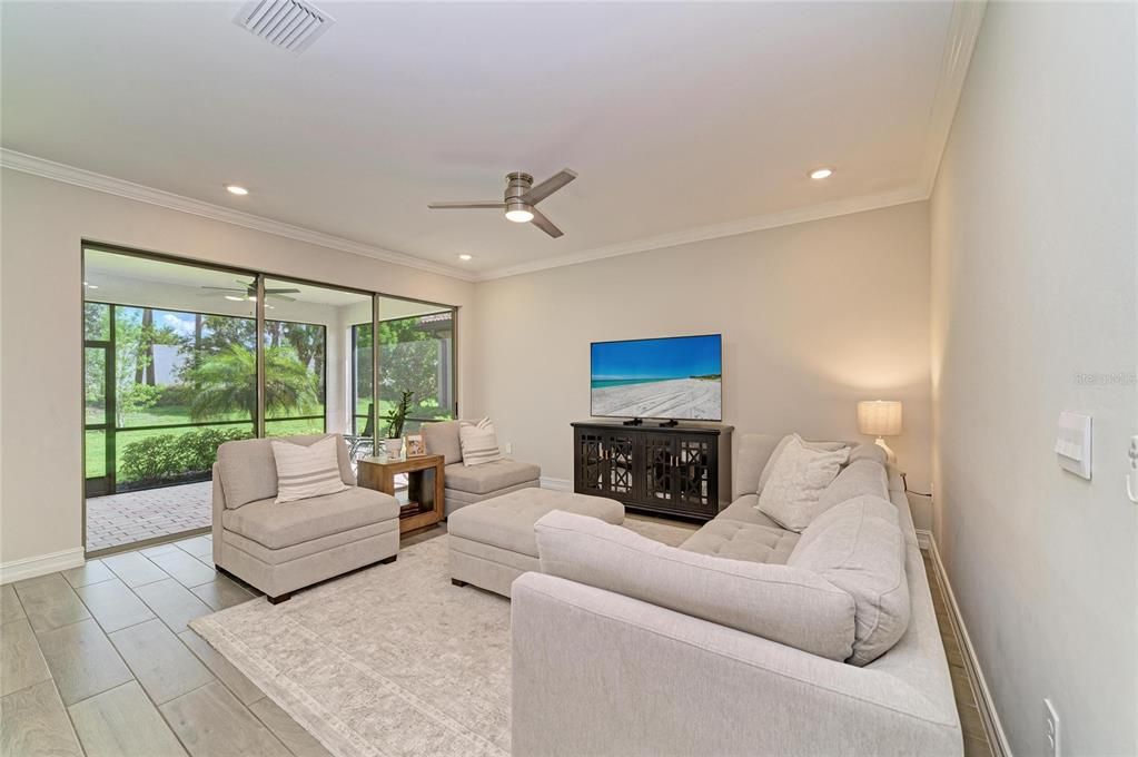 For Sale: $499,900 (3 beds, 2 baths, 1988 Square Feet)