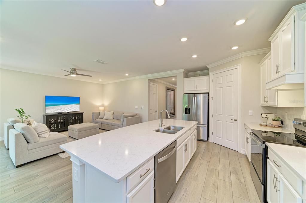 For Sale: $499,900 (3 beds, 2 baths, 1988 Square Feet)