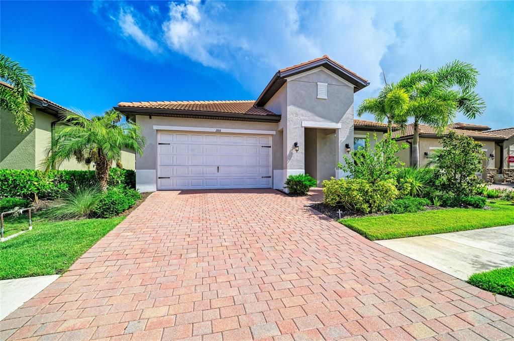 For Sale: $499,900 (3 beds, 2 baths, 1988 Square Feet)