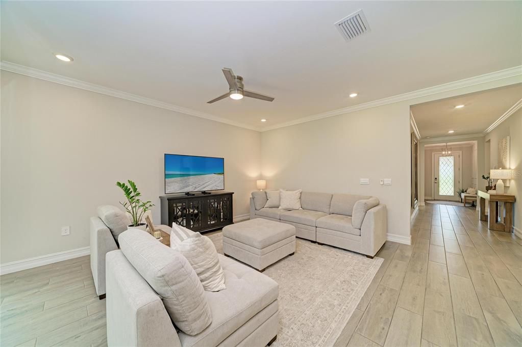 For Sale: $499,900 (3 beds, 2 baths, 1988 Square Feet)