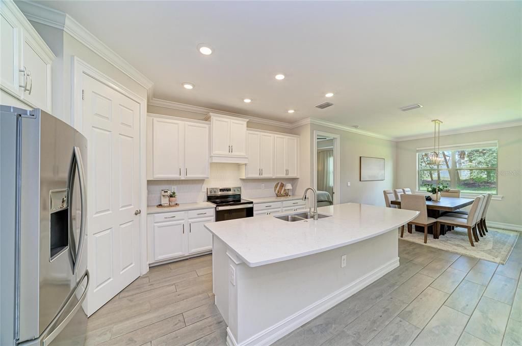 For Sale: $499,900 (3 beds, 2 baths, 1988 Square Feet)
