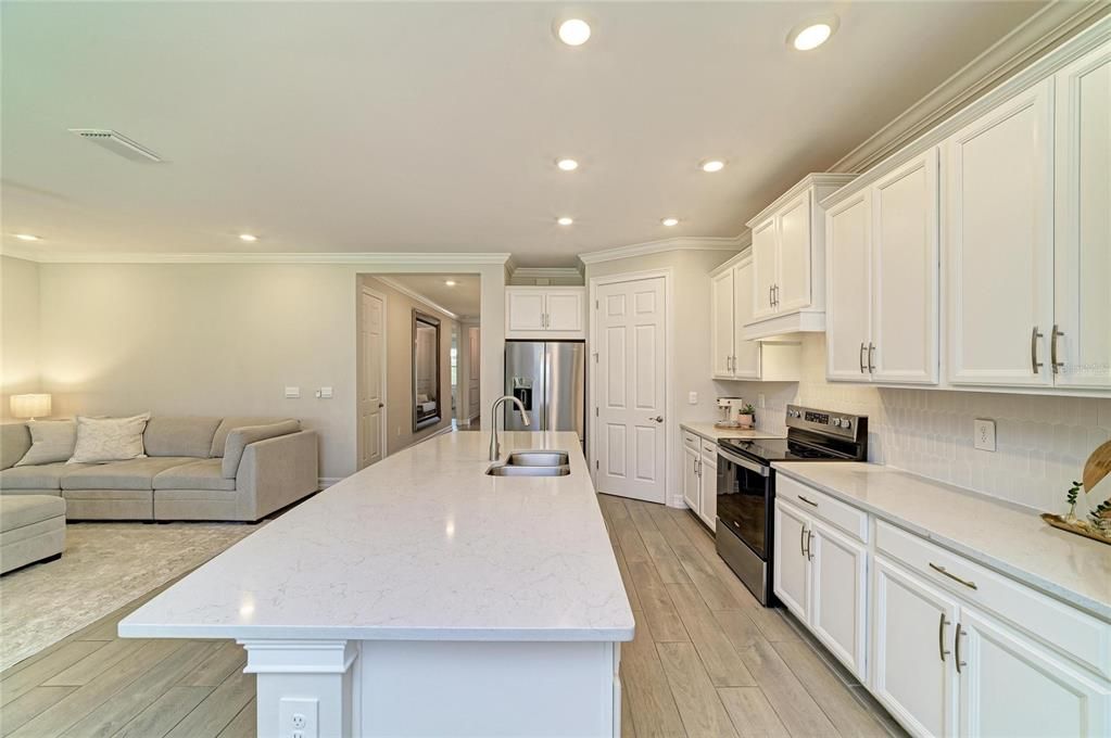 For Sale: $499,900 (3 beds, 2 baths, 1988 Square Feet)