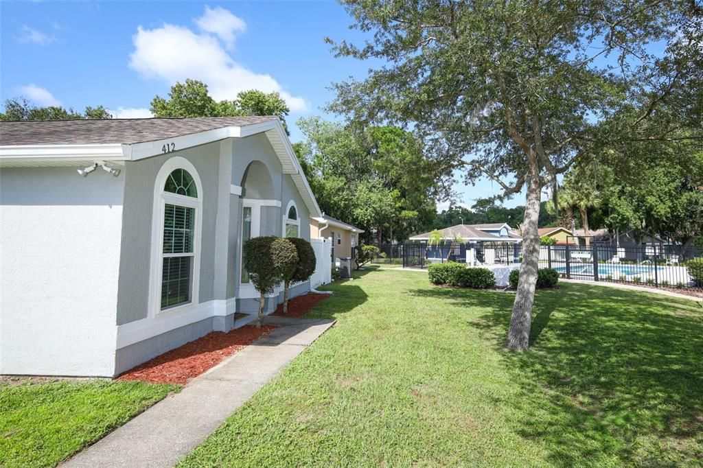 For Sale: $300,000 (3 beds, 2 baths, 1101 Square Feet)