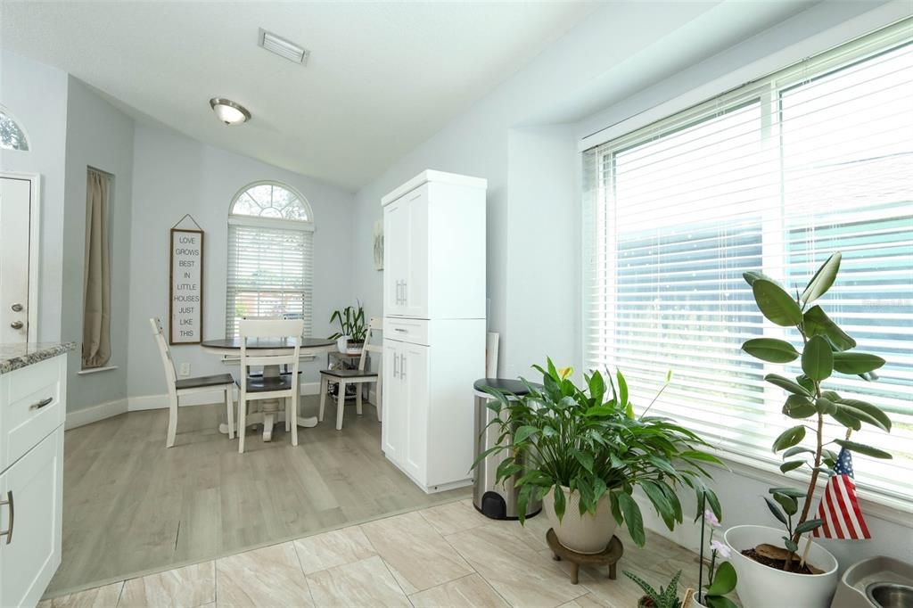 For Sale: $300,000 (3 beds, 2 baths, 1101 Square Feet)