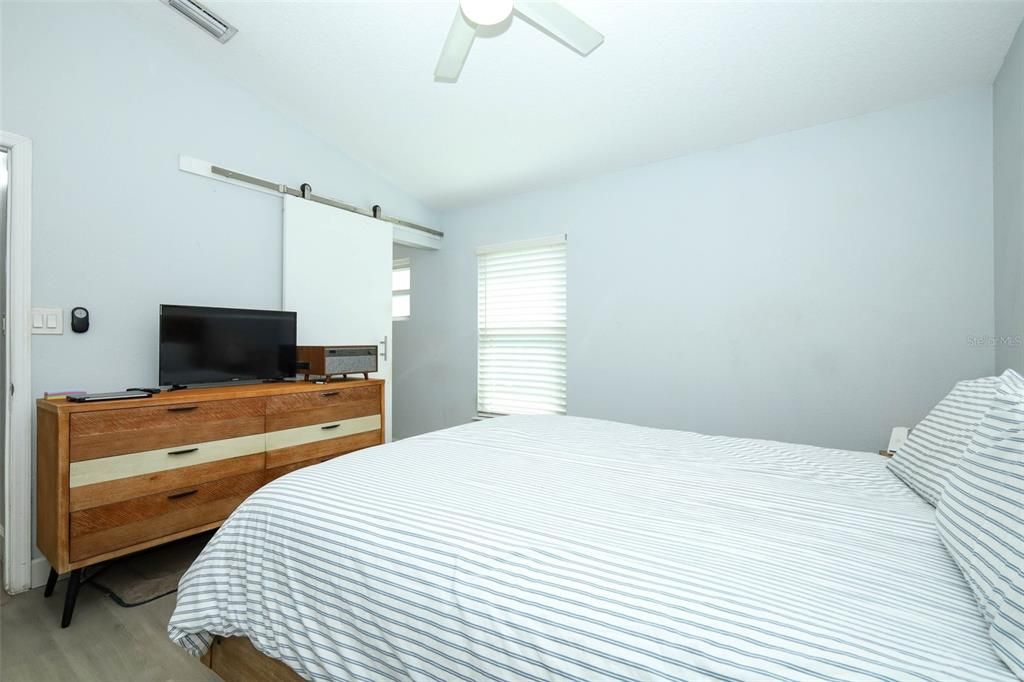 For Sale: $300,000 (3 beds, 2 baths, 1101 Square Feet)