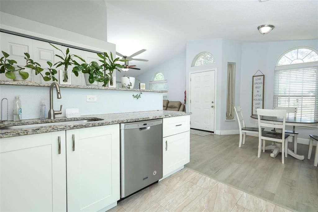 For Sale: $300,000 (3 beds, 2 baths, 1101 Square Feet)