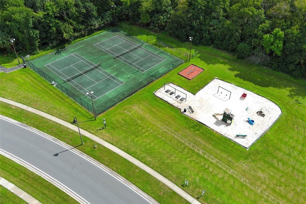 For Sale: $300,000 (3 beds, 2 baths, 1101 Square Feet)