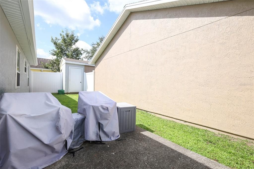 For Sale: $300,000 (3 beds, 2 baths, 1101 Square Feet)