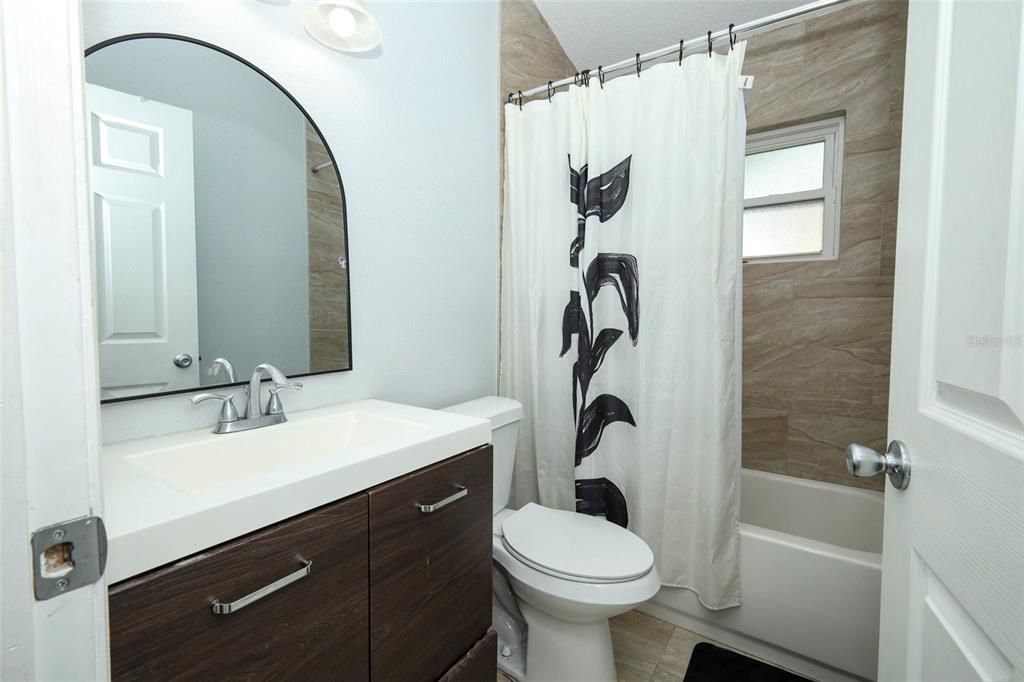 For Sale: $300,000 (3 beds, 2 baths, 1101 Square Feet)