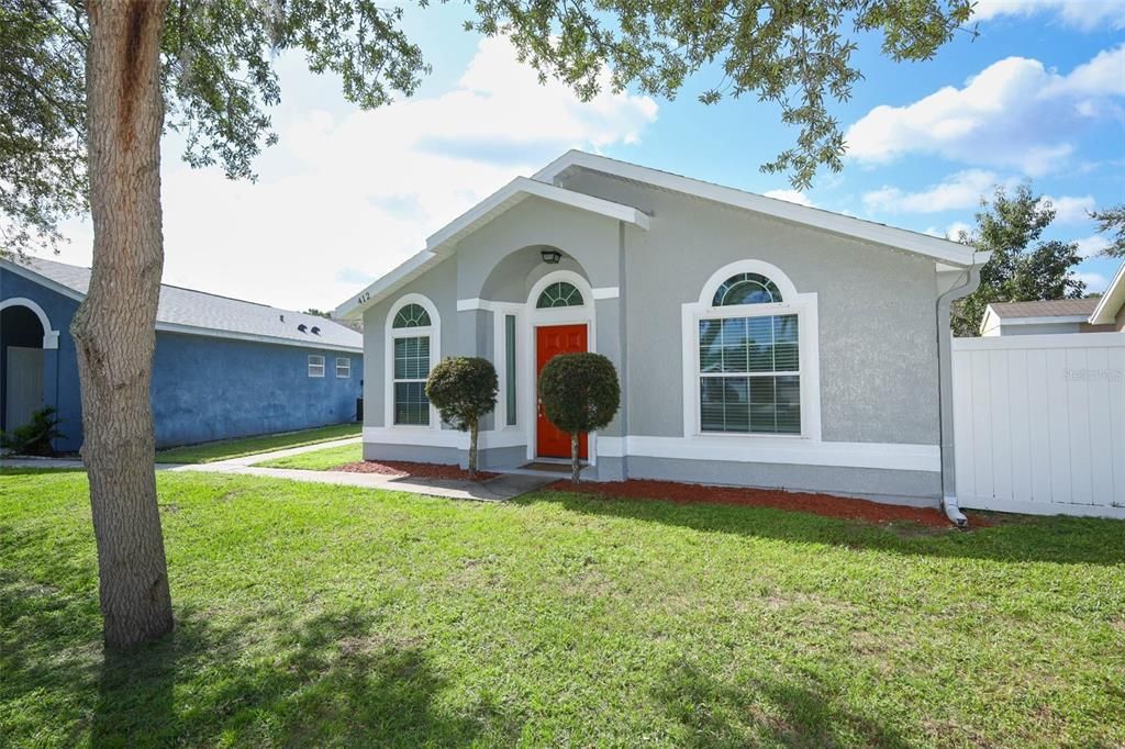 For Sale: $300,000 (3 beds, 2 baths, 1101 Square Feet)