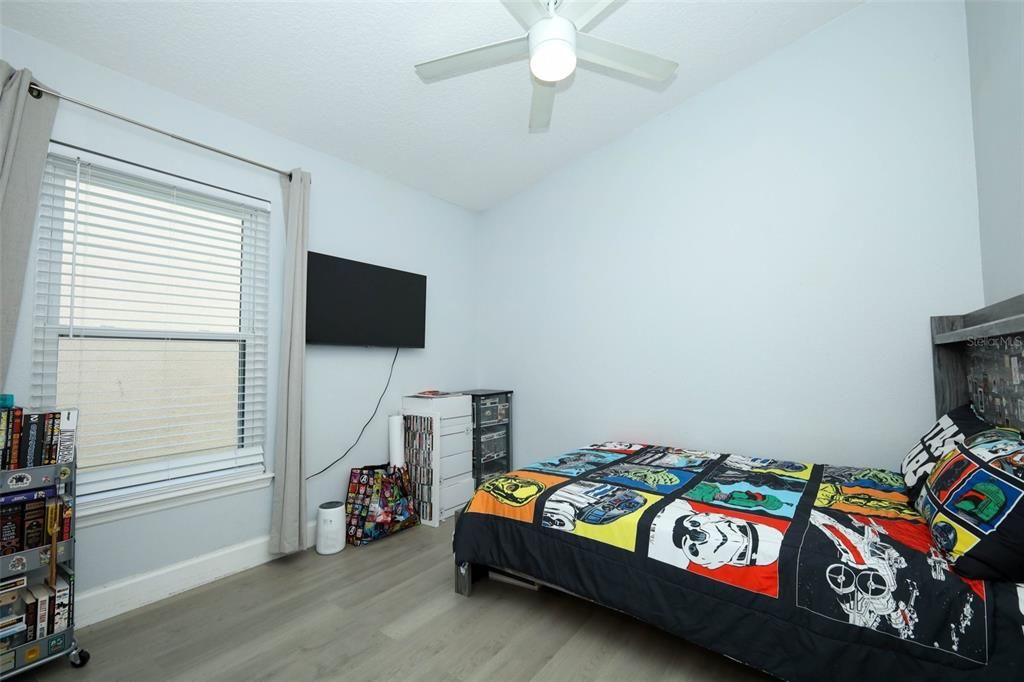 For Sale: $300,000 (3 beds, 2 baths, 1101 Square Feet)